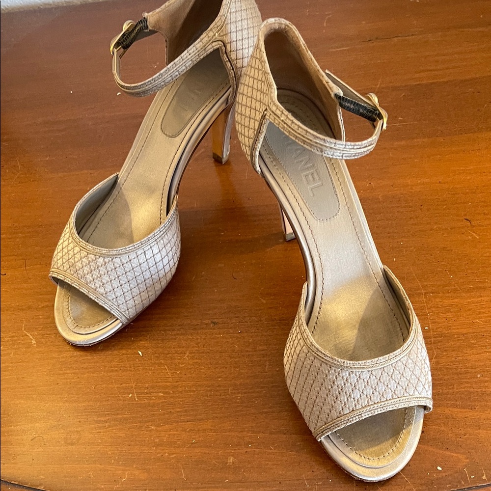 CHANEL silver/grey Textured Heels